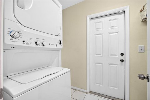 House in Port Charlotte, Florida 3 bedrooms, 149.76 sq.m. № 2229342 - photo 25