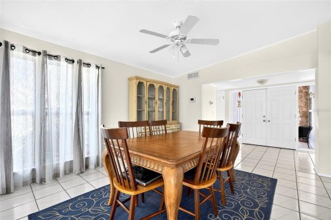 House in Port Charlotte, Florida 3 bedrooms, 149.76 sq.m. № 2229342 - photo 8
