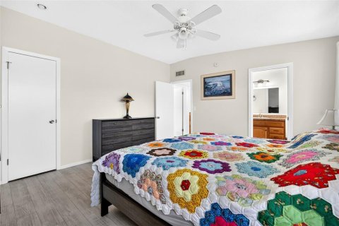 House in Port Charlotte, Florida 3 bedrooms, 149.76 sq.m. № 2229342 - photo 18