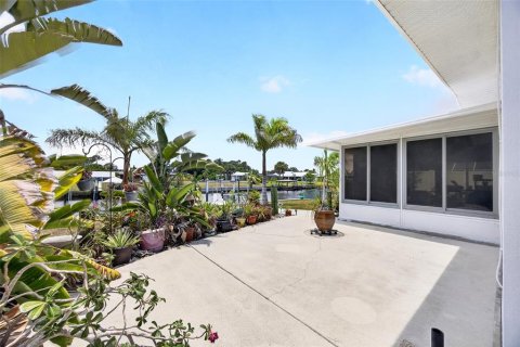 House in Port Charlotte, Florida 3 bedrooms, 149.76 sq.m. № 2229342 - photo 29