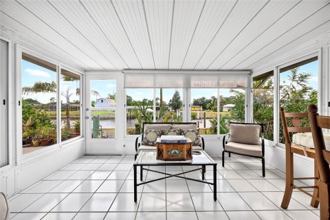 House in Port Charlotte, Florida 3 bedrooms, 149.76 sq.m. № 2229342 - photo 27