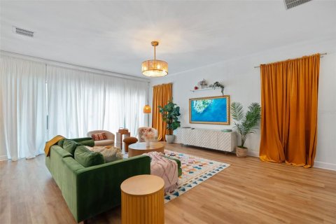 Купить виллу или дом в Фор-Корнерс, Флорида 13 комнат, 285.77м2, № 1912680 - фото 9