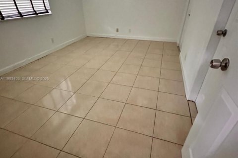 Condominio en venta en Plantation, Florida, 1 dormitorio, 74.88 m2 № 2089733 - foto 11
