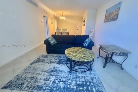 Copropriété à louer à Hollywood, Floride: 1 chambre, 77.57 m2 № 2251069 - photo 2
