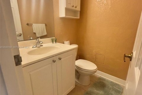 Copropriété à louer à Hollywood, Floride: 1 chambre, 77.57 m2 № 2251069 - photo 11