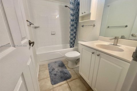 Copropriété à louer à Hollywood, Floride: 1 chambre, 77.57 m2 № 2251069 - photo 12