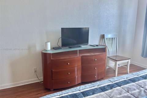 Copropriété à louer à Hollywood, Floride: 1 chambre, 77.57 m2 № 2251069 - photo 14