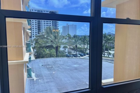Copropriété à louer à Hollywood, Floride: 1 chambre, 77.57 m2 № 2251069 - photo 4