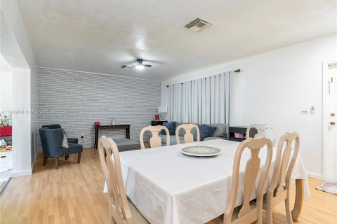 Casa en venta en Hollywood, Florida, 3 dormitorios, 125.98 m2 № 1823421 - foto 5
