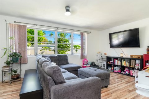 Casa en venta en Hollywood, Florida, 3 dormitorios, 125.98 m2 № 1823421 - foto 2