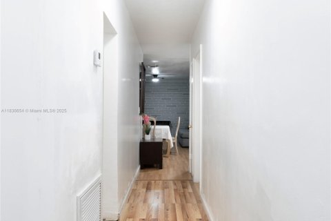 Casa en venta en Hollywood, Florida, 3 dormitorios, 125.98 m2 № 1823421 - foto 13
