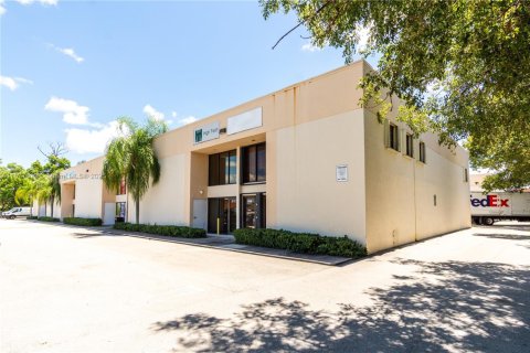 Propiedad comercial en venta en Miami, Florida № 1981792 - foto 1