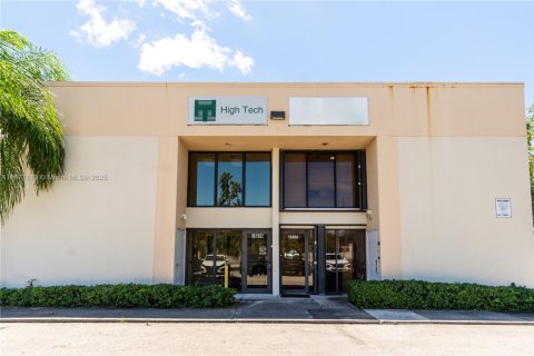 Propiedad comercial en venta en Miami, Florida № 1981792 - foto 21