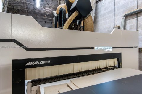 Propiedad comercial en venta en Miami, Florida № 1981792 - foto 12