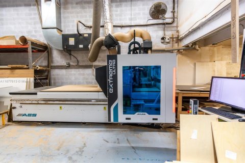 Propiedad comercial en venta en Miami, Florida № 1981792 - foto 11