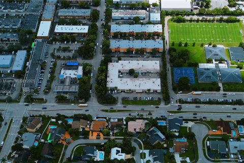 Propiedad comercial en venta en Miami, Florida № 1981792 - foto 22