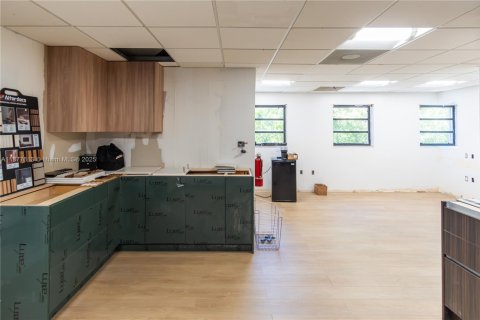 Propiedad comercial en venta en Miami, Florida № 1981792 - foto 15