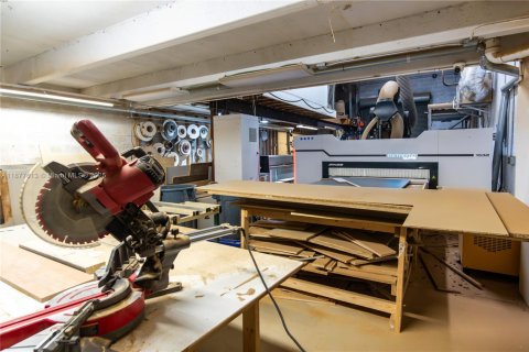 Propiedad comercial en venta en Miami, Florida № 1981792 - foto 10