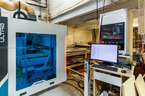 Propiedad comercial en venta en Miami, Florida № 1981792 - foto 3