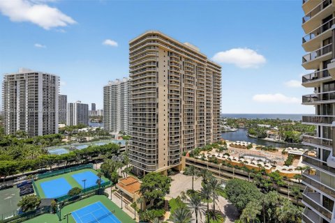Condo in Aventura, Florida, 4 bedrooms in LANDMARK  № 2053805 - photo 17