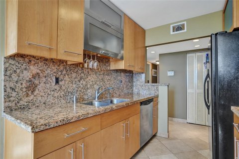 Copropriété à louer à Hallandale Beach, Floride: 2 chambres, 126.35 m2 № 1892471 - photo 10