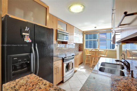 Copropriété à louer à Hallandale Beach, Floride: 2 chambres, 126.35 m2 № 1892471 - photo 25