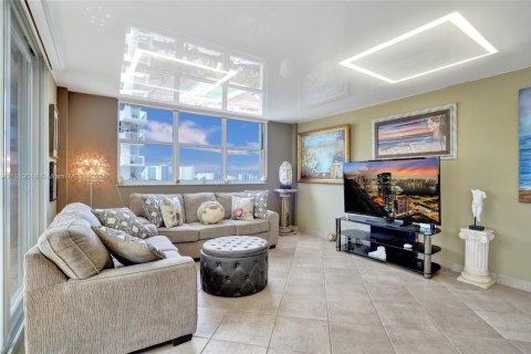 Copropriété à louer à Hallandale Beach, Floride: 2 chambres, 126.35 m2 № 1892471 - photo 16