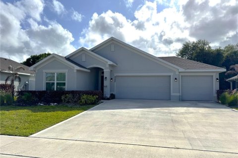 House in St. Lucie, Florida 3 bedrooms, 163.88 sq.m. № 2212464