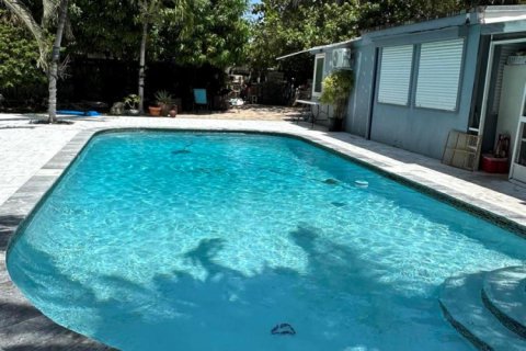 Commercial property in Pompano Beach, Florida 139.35 sq.m. № 2083025 - photo 12