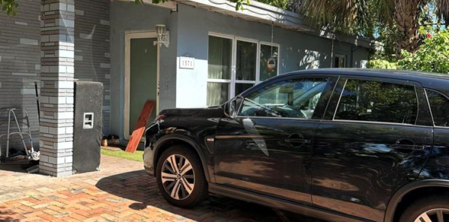 Commercial property in Pompano Beach, Florida 139.35 sq.m. № 2083025