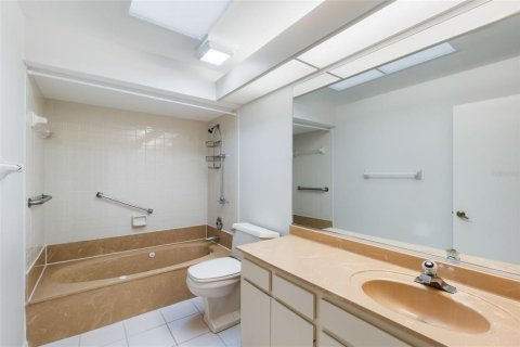 Condo in Sarasota, Florida, 3 bedrooms  № 1873946 - photo 20