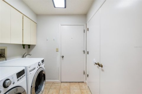 Condo in Sarasota, Florida, 3 bedrooms  № 1873946 - photo 19