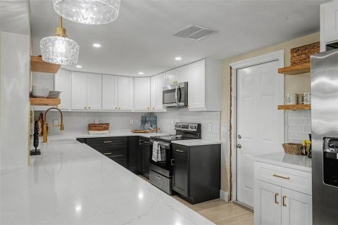 Villa ou maison à vendre à New Port Richey, Floride: 2 chambres, 157 m2 № 2277151 - photo 18
