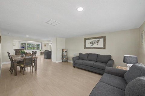 Villa ou maison à vendre à New Port Richey, Floride: 2 chambres, 157 m2 № 2277151 - photo 6