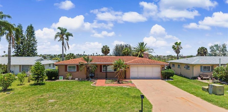 Villa ou maison à New Port Richey, Floride 2 chambres, 157 m2 № 2277151