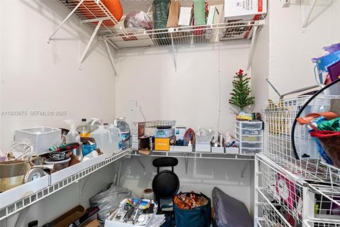 Condo in Hallandale Beach, Florida, 3 bedrooms  № 1992144 - photo 22