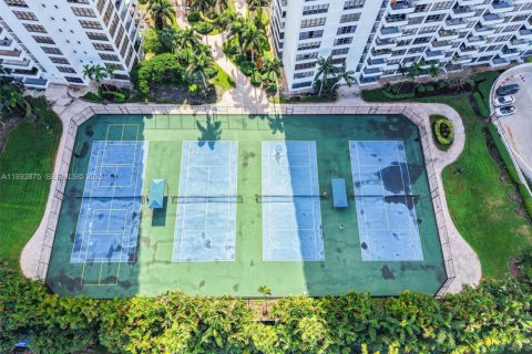 Condo in Hallandale Beach, Florida, 3 bedrooms  № 1992144 - photo 29