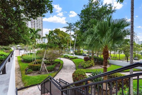 Condo in Hallandale Beach, Florida, 3 bedrooms  № 1992144 - photo 25