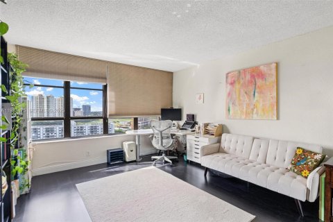 Condo in Hallandale Beach, Florida, 3 bedrooms  № 1992144 - photo 18