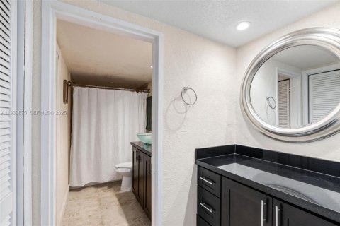 Condo in Hallandale Beach, Florida, 3 bedrooms  № 1992144 - photo 14