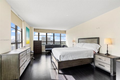 Condo in Hallandale Beach, Florida, 3 bedrooms  № 1992144 - photo 8