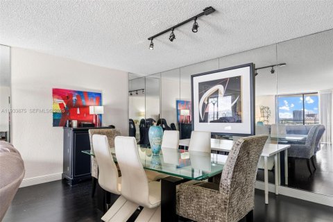 Condo in Hallandale Beach, Florida, 3 bedrooms  № 1992144 - photo 6