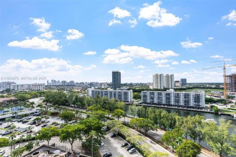 Condo in Hallandale Beach, Florida, 3 bedrooms  № 1992144 - photo 21