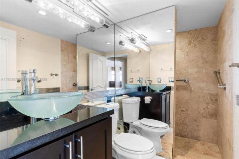 Condo in Hallandale Beach, Florida, 3 bedrooms  № 1992144 - photo 19