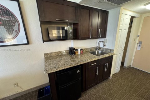 Copropriété à vendre à Sunny Isles Beach, Floride: 39.02 m2 № 2021286 - photo 10