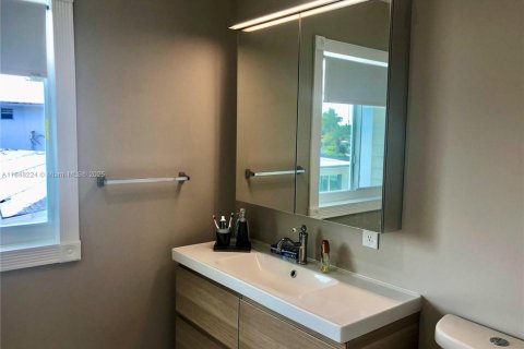Casa en venta en Fort Lauderdale, Florida, 7 dormitorios, 422.71 m2 № 2088744 - foto 18