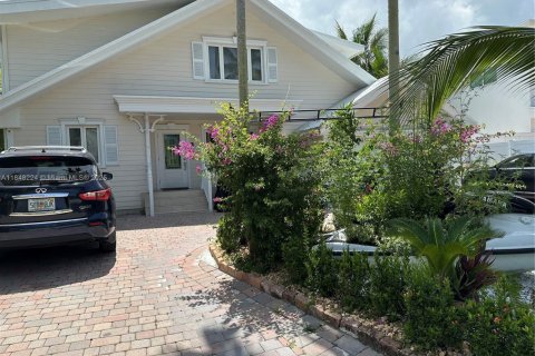 Casa en venta en Fort Lauderdale, Florida, 7 dormitorios, 422.71 m2 № 2088744 - foto 2
