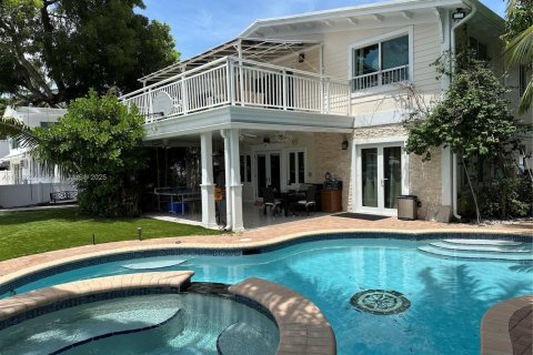Casa en venta en Fort Lauderdale, Florida, 7 dormitorios, 422.71 m2 № 2088744 - foto 1