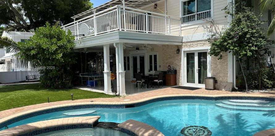 Casa en Fort Lauderdale, Florida 7 dormitorios, 422.71 m2 № 2088744