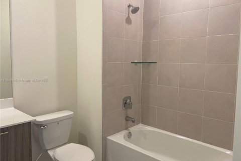 Condo in Doral, Florida, 2 bedrooms  № 1834501 - photo 15